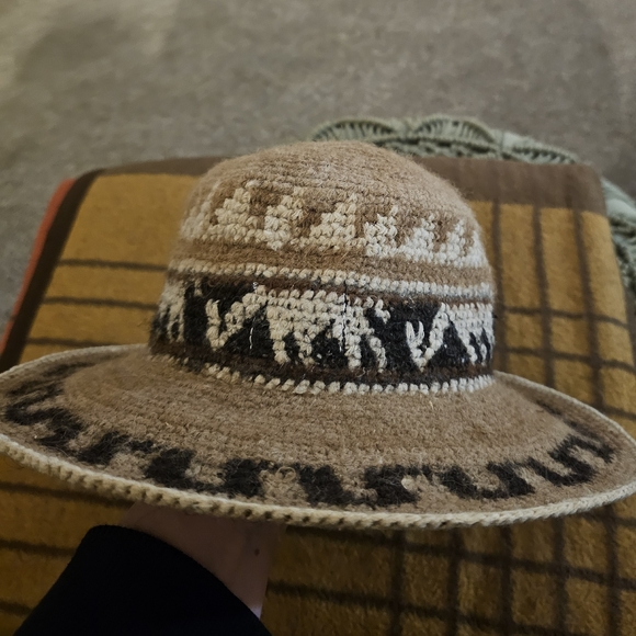 Vintage Peruvian 100% Alpaca Hat - Picture 3 of 9